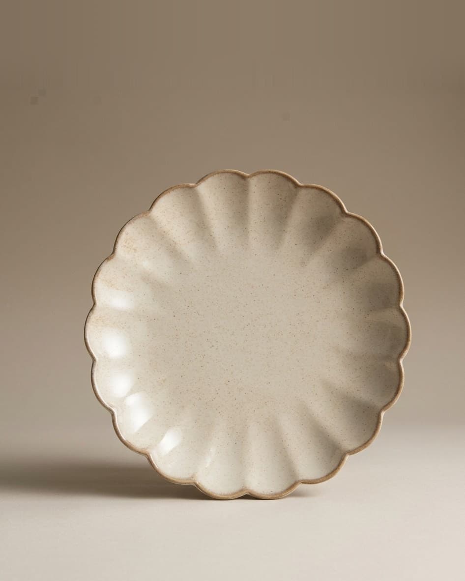Scallop Rim Dinner Plate